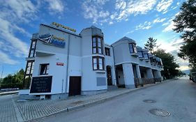 Laguna Restaurant